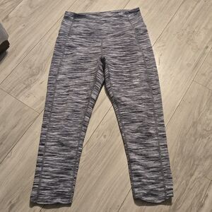 Small Zella Capri Leggings